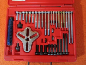 lot 25 image: Snap-On Gear Puller