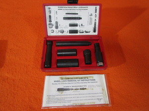 lot 27 image: Snap-On Deluxe Hubcap & Wheel Lock Removal Kit