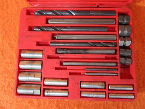 lot 28 image: Snap-On Screw Extractor Kit