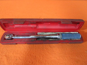 lot 32 image: Snap-On 100 lb. 38 Torque Wrench