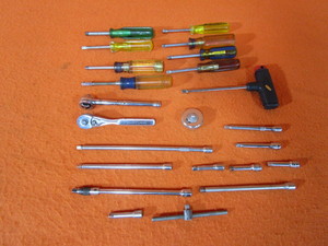 lot 51 image: 14 Ratchets, Extensions, Drivers