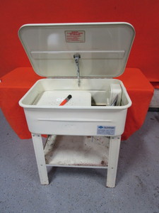 lot 18 image: Parts Washer