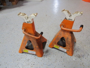 lot 23 image: 3 ton Jack Stands
