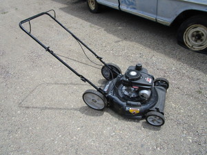 lot 100 image: Yard Machines 21 Mower