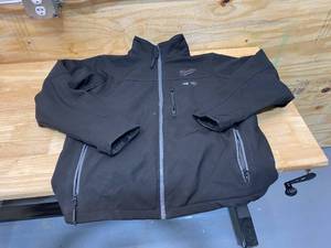 lot 98 image: MILWAUKEE Mens Large M12 12-Volt Lithium-Ion Cordless Black Heated Jacket (Jacket Only)