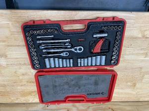 lot 106 image: HUSKY 64 Piece Tool Set 99064 14 & 38 Inch Drive