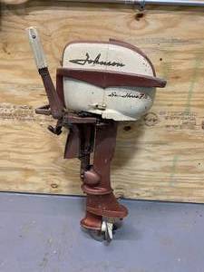 lot 9 image: 1958 JOHNSON Sea Horse 7 12 HP Outboard Motor