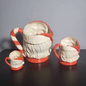 lot 104 image: Royal Doulton Santa Claus Set