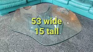 lot 78 image: Modern Art Glass Cocktail Table