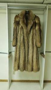 lot 127 image: Vintage Mens Raccoon Fur Full Length Coat  Size Large