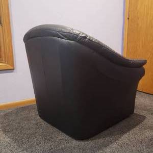 lot 132 image: Black Leather Conversation Chair
