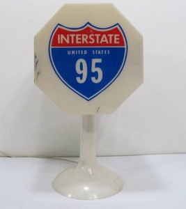 lot 32 image: Vintage 1960s-70s Stylette INTERSTATE 95 Advertising Street Sign Lamp