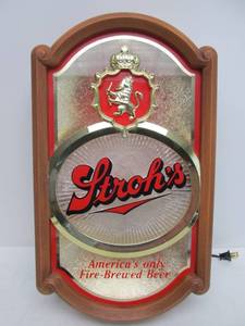 lot 61 image: Vintage STROHS Lighted Beer Sign