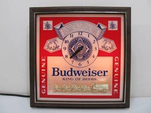lot 213 image: Vintage BUDWEISER Clydesdales Lighted Beer Clock