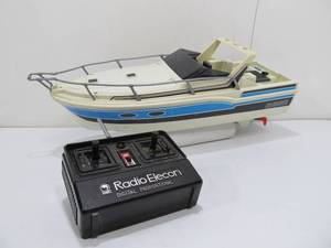lot 217 image: Working SHINSEI Larger Size RC Boat wController
