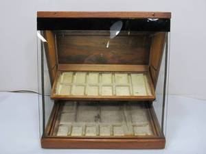 lot 220 image: Old Vintage 1940s Era Cigarette Lighter Store Counter Display Case