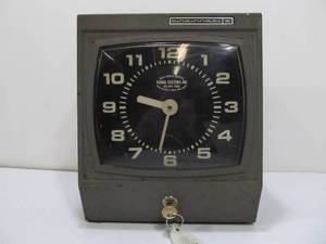 lot 225 image: VINTAGE SIGNAL SYSTEMS INC. MPLS, MN. INDUSTRIAL CINCINNATI PUNCH CLOCK W KEY