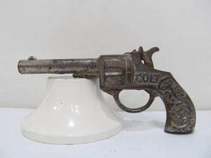 lot 189 image: Old Vintage Cast Iron COLT Cap Gun 