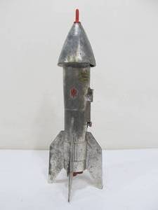 lot 196 image: Vintage 1950s Astro Mfg. Company Rocket Ship Coin Bank wKey