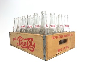 lot 249 image: Vintage PEPSI-COLA Divided Wood Soda Crate wBottles