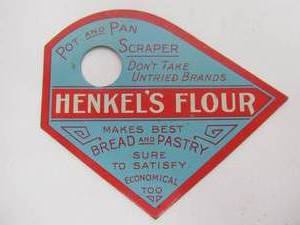 lot 152 image: Excellent Antique HENKELS FLOUR Metal Advertising Pan Scraper