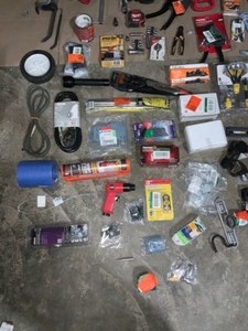 lot 58 image: ASSORTED MISCELLANEOUS HAND TOOLS & ACCESSORIES. VARIOUS CONDITIONS. SEE PICTURES