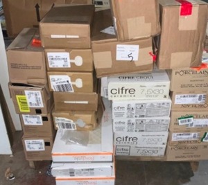 lot 79 image: PALLET OF ASSORTED FLOOR & WALL TILES. VARIOUS CONDITIONS. SEE PICTURES