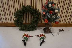 lot 183 image: Xmas dcor