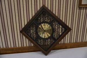 lot 189 image: Clock