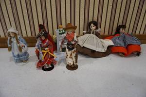 lot 190 image: collection dolls
