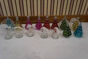 lot 192 image: Lights, bulbs, figurines