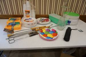 lot 219 image: picnic items