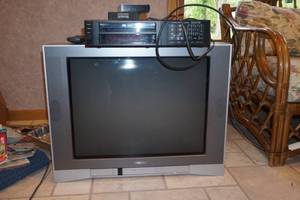 lot 233 image: TV, VCR