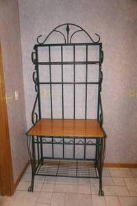 lot 234 image: bakers rack