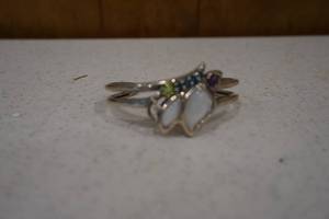 lot 237 image: Jewelry