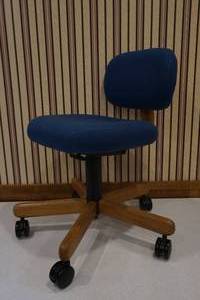 lot 256 image: office chairs