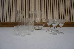 lot 258 image: glasses