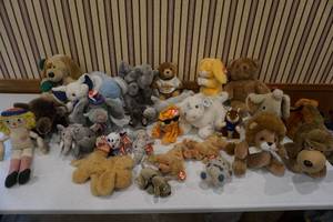 lot 266 image: Stuffed animals