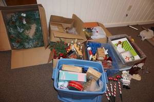 lot 280 image: Assorted Christmas