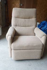 lot 283 image: Recliner