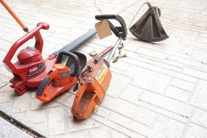 lot 306 image: Lawn tools