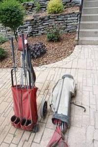 lot 317 image: Golf clubs, bag