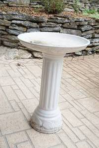 lot 319 image: Bird bath