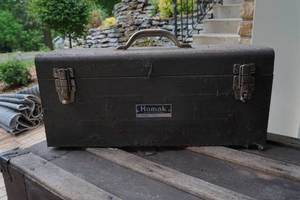 lot 335 image: Metal toolbox