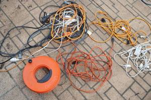 lot 357 image: Extension cords