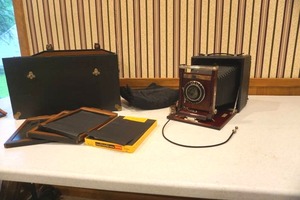 lot 386 image: Vintage camera