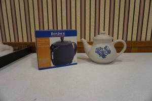 lot 387 image: Teapots