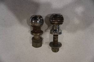 lot 388 image: Ball hitches