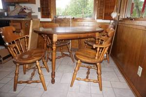 lot 389 image: Table w chiars