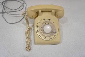 lot 4 image: Rotary phone